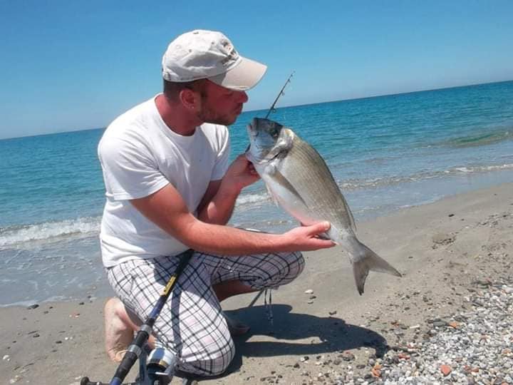 Come pescare l'orata dalla spiaggia "pesca a fondo"